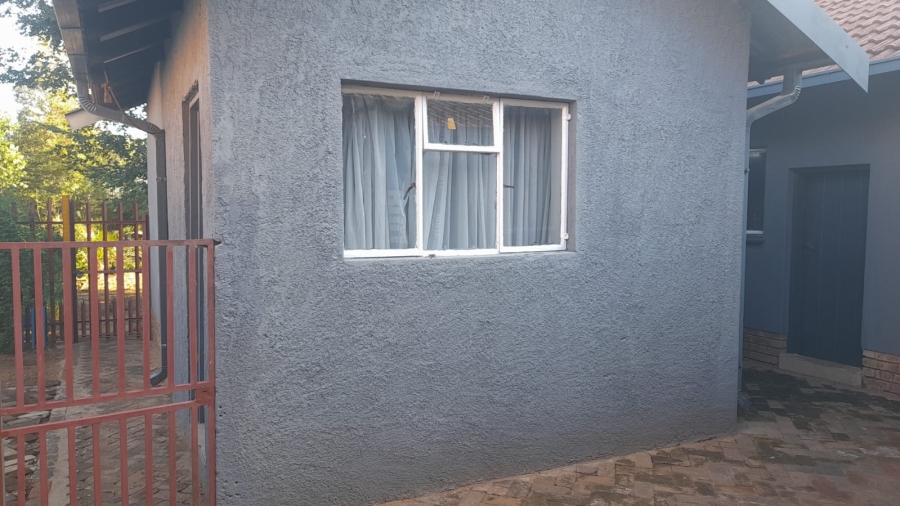 To Let 4 Bedroom Property for Rent in La Hoff North West